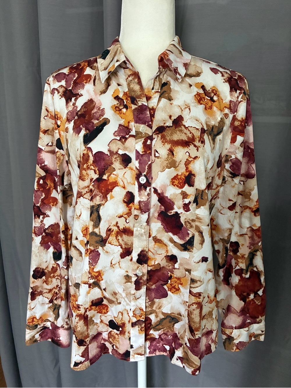 Chico’s Abstract Watercolor Floral Button Down MEDIUM (Chico's 1) Cotton Stretch